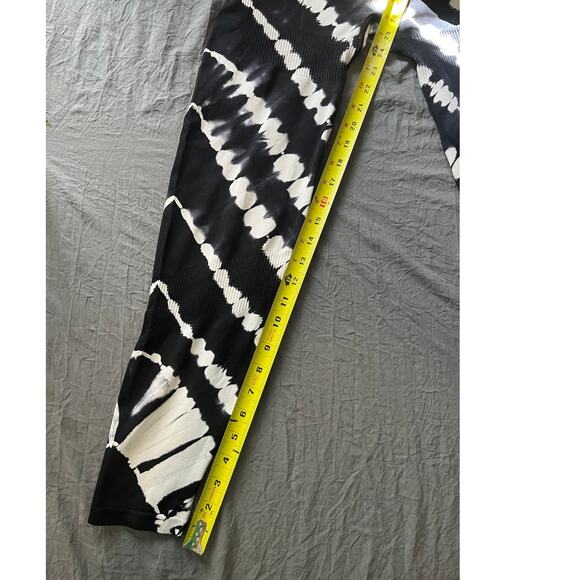 Victoria’s Secret PINK Tie Dye Leggings Black White High Waist Pants Size Large - Picture 5 of 6